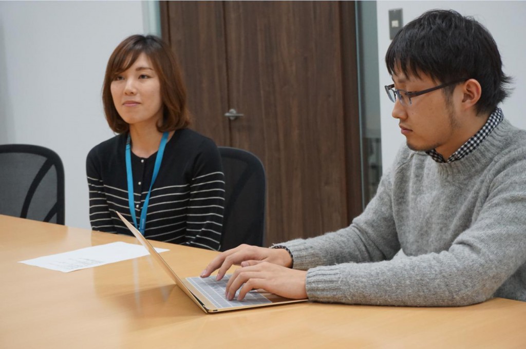 ここから実際に同社の総務部門で働いている小嶺　成子（こみね　なりこ）さんにもご同席いただきました。